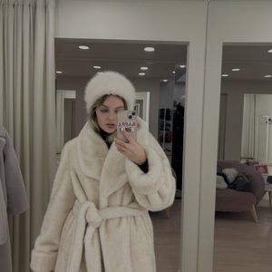 Meet your Posher, Anastasia